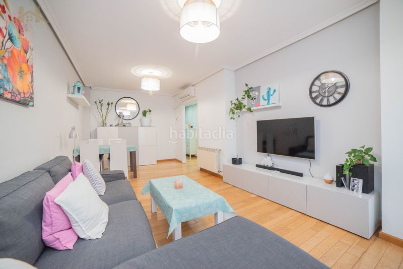 Foto e7123b2b-0562-4354-8e1a-64280e2d8e03. Piso  en venta en calle doménico veneciano en Seseña