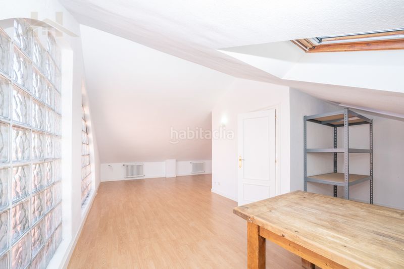 Foto 4d89ae75-6daa-4cea-918d-9d216bfbd6d8. Casa adossada amb xemeneia calefacció aparcament piscina a Galapagar