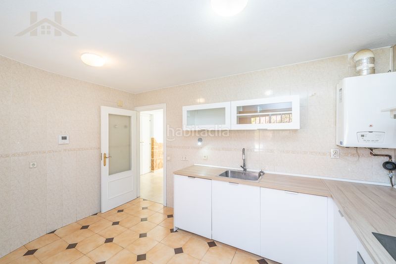 Foto 8387ad57-fc26-4e6a-99fa-38f70d596e79. Casa adossada amb xemeneia calefacció aparcament piscina a Galapagar