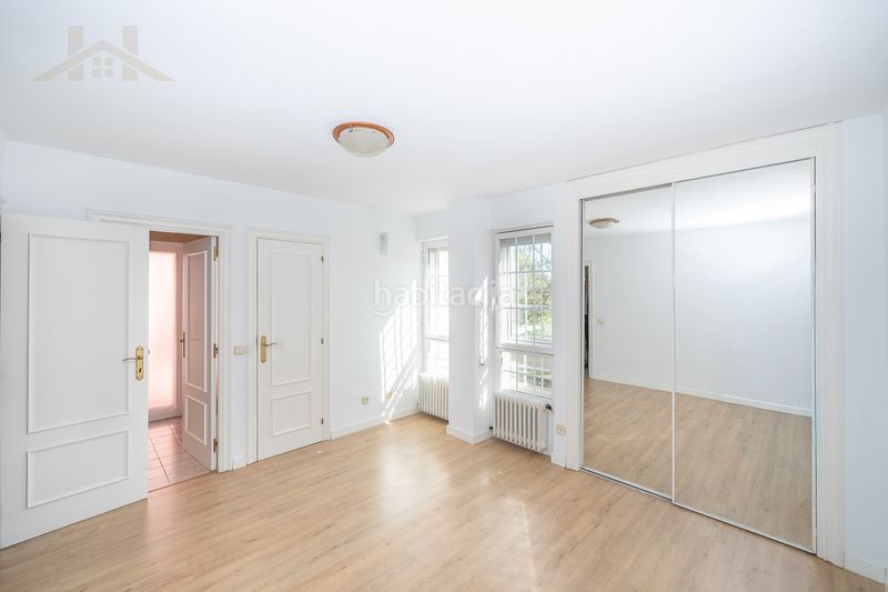 Foto 99d82902-0ae1-4cc8-8edb-64c300591290. Casa adossada amb xemeneia calefacció aparcament piscina a Galapagar