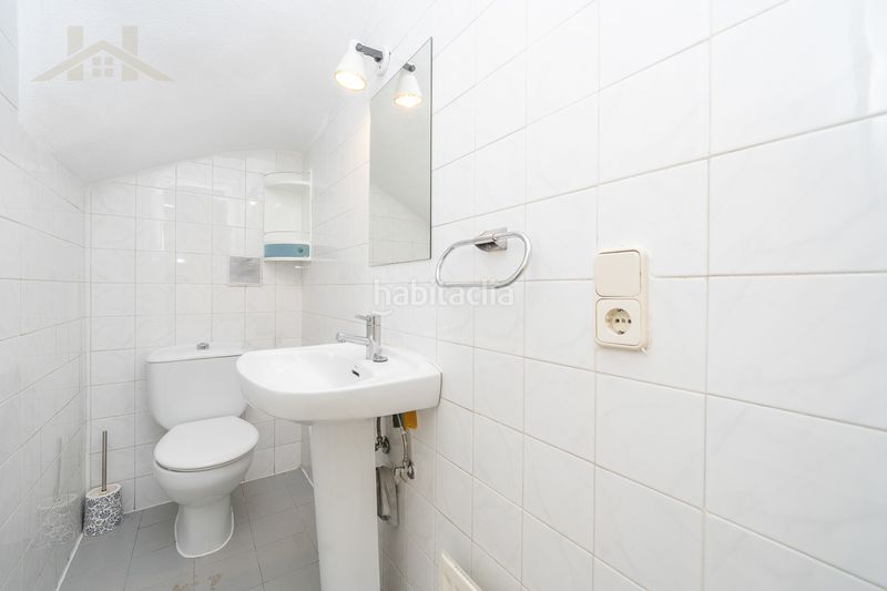 Foto b27674cb-5c3d-4b94-b045-7e075c2598bf. Casa adossada amb xemeneia calefacció aparcament piscina a Galapagar