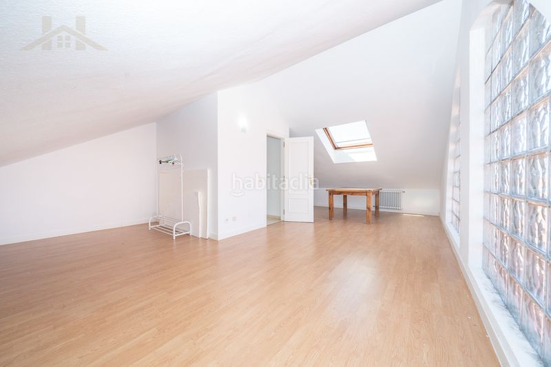 Foto bd00f58d-622f-4c02-9ba7-642c4a92ed59. Casa adossada amb xemeneia calefacció aparcament piscina a Galapagar