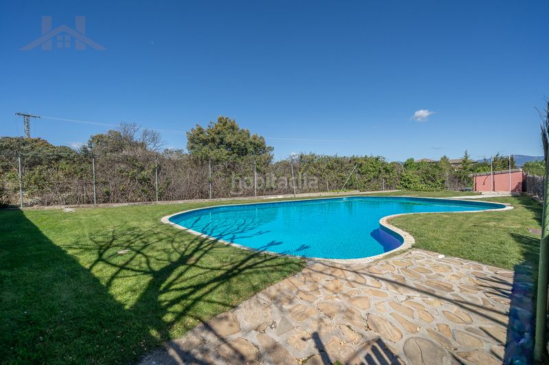 Foto f6cf5d6e-25e2-4e25-a6db-295687cdc984. Casa adossada amb xemeneia calefacció aparcament piscina a Galapagar