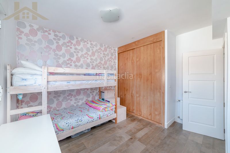 Foto 0e7c69cc-d914-4915-9d0d-15cbcd3ffda2. Casa adossada amb xemeneia a Las Lomas Seseña