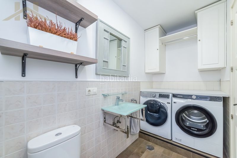 Foto 6dfb902a-1895-4849-afa2-90ead7513750. Casa adossada amb xemeneia a Las Lomas Seseña