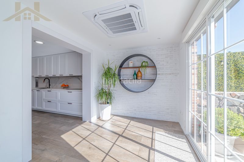 Foto 88b03f1a-a991-4957-9474-712f17faad89. Casa adossada amb xemeneia a Las Lomas Seseña