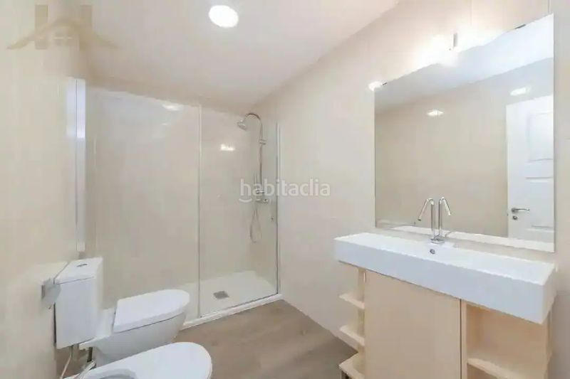 Foto 8abbb108-8e6f-4b82-855b-305372274b0c. Casa adossada amb xemeneia a Las Lomas Seseña