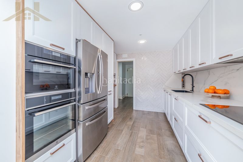 Foto c6fc9f42-2a5c-405c-a204-f4a8f7fd1841. Casa adossada amb xemeneia a Las Lomas Seseña