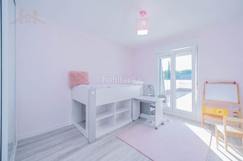 Foto e816a8c2-4975-4842-863e-8d8faa208bcb. Casa adossada amb xemeneia calefacció aparcament piscina a Galapagar