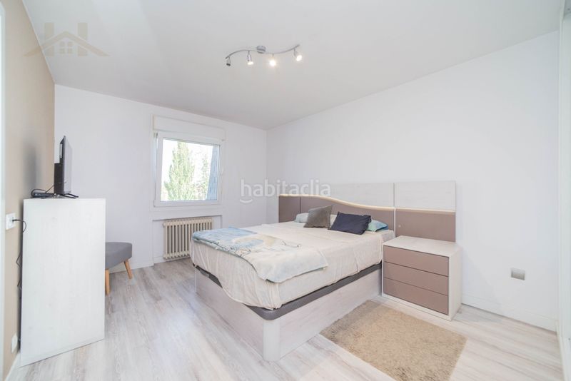 Foto f55849ba-76ca-428e-b246-53e5bd89a5a7. Casa adossada amb xemeneia calefacció aparcament piscina a Galapagar
