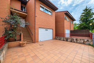 Semi detached house in La Navata. Casa / chalet adosado en venta en ortega y gasset, galapagar