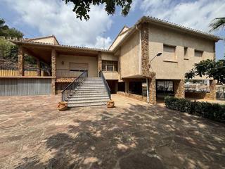 Xalet a Moreres. Chalet en venta en torres torres, 4 dormitorios.