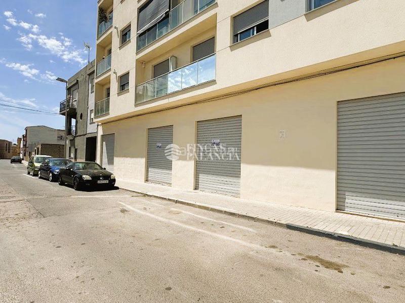Foto f47f0bbb-bde9-4c66-8881-82d12ad65cf9. Local comercial en barranquet 31 local com. en venta . en Chilches
