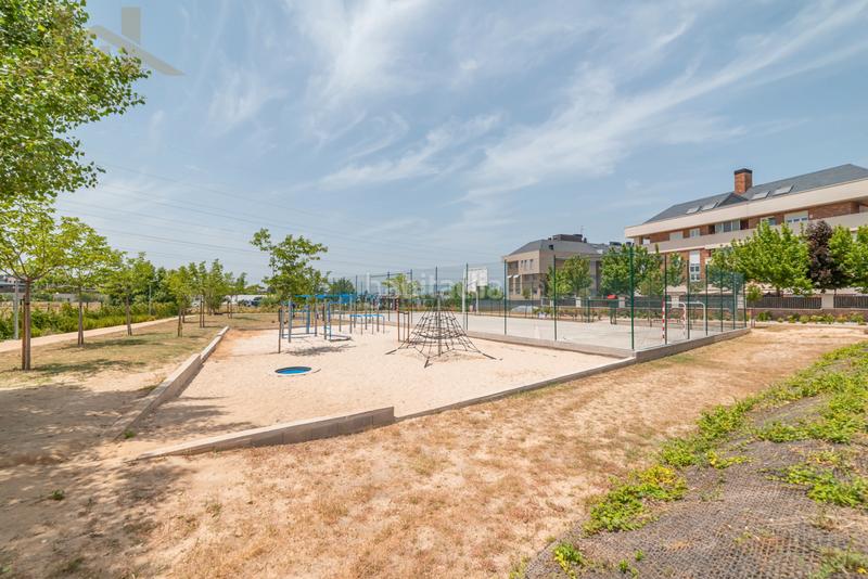 Foto 252d9759-4a21-45c7-a8a1-d7250fef73f6. Pis amb calefacció aparcament piscina a Los Satélites-Roza Martín Majadahonda