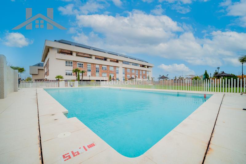 Foto b1f4c43d-85e8-4a14-be5b-e1e39a4d8458. Pis amb calefacció aparcament piscina a Los Satélites-Roza Martín Majadahonda