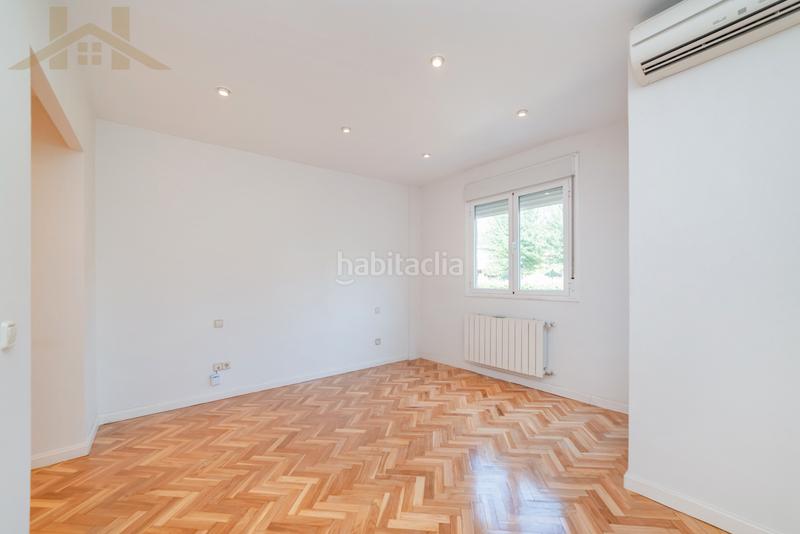 Foto 8be64a4c-3df2-4399-b02a-6be43a0fb954. Casa adossada amb calefacció aparcament piscina a Majadahonda