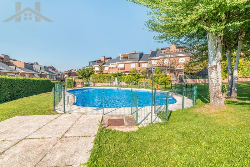 Foto 62f38aa7-2ef6-4e65-adc6-4dee74908272. Semi detached house with heating parking pool in Carretera del Plantío Majadahonda