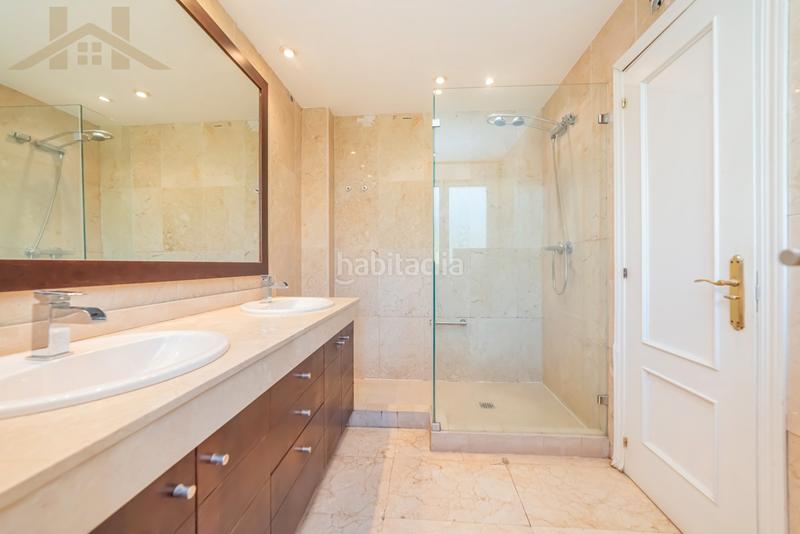 Foto 97d762c9-c489-46ac-8b4e-f1147cf0d5b9. Semi detached house with heating parking pool in Carretera del Plantío Majadahonda