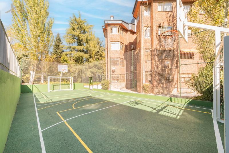 Foto 319c7c0f-ca0d-498c-bb46-faf0cee5ee03. Pis amb calefacció aparcament piscina a Casco Antiguo Majadahonda