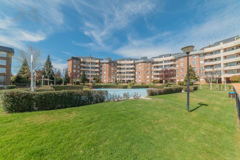 Foto 57e1b8b7-49e7-4f80-a8fb-b6a6043c9e2a. Etagenwohnung mit heizung parking pool in Golf-El Carralero Majadahonda