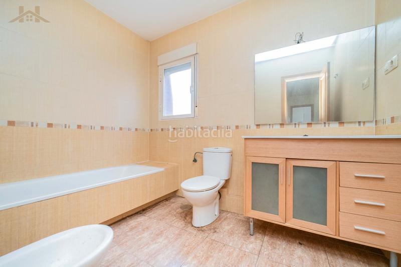 Foto 06cd1c3e-8693-4794-917c-50d2a0d0052c. Casa bifamiliare con riscaldamento parcheggio in Yeles