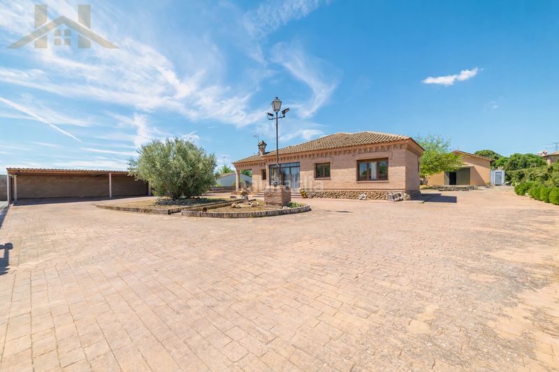 Foto 113c0384-b7fd-4f4b-911e-41d9344a1ee4. Chalet en camino real de toledo 58 en Yeles