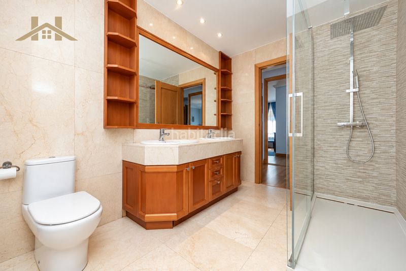 Foto 156137a4-a8c6-47ef-89b3-28e1b7104653. Casa aparellada amb xemeneia calefacció aparcament piscina a Majadahonda