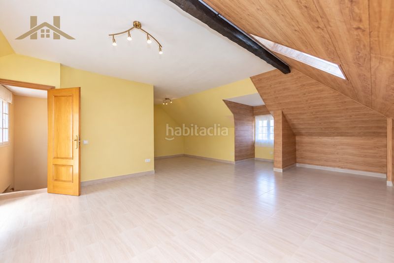 Foto bad96f0d-35d7-4f26-99b6-416e214ed588. Casa aparellada amb xemeneia calefacció aparcament piscina a Majadahonda