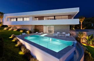 Xalet a Cumbre del Sol. Esta villa está ubicada en una parcela situada en cumbre del sol