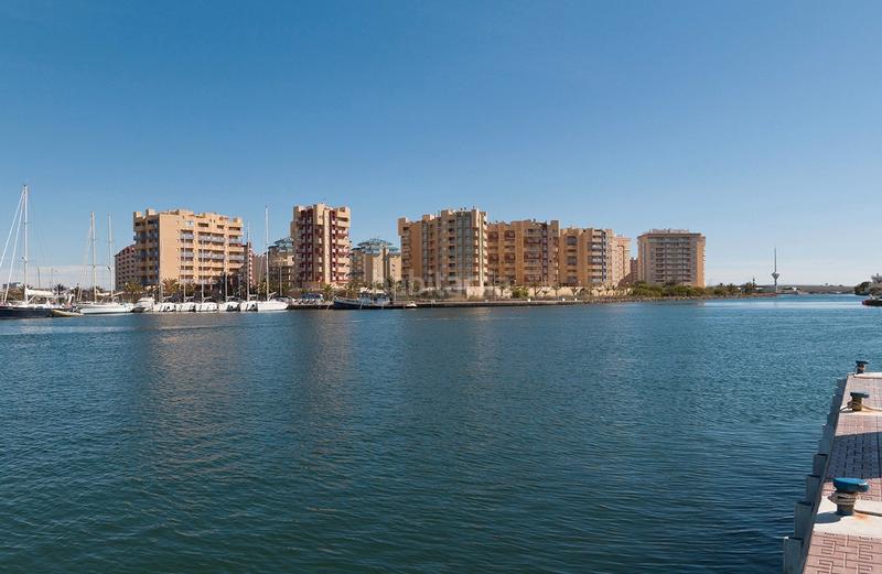 Foto fa76fd90-f7d1-47b7-b102-288984f6fca9. Apartament amb calefacció aparcament piscina a Entremares Manga del Mar Menor (La)