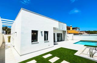 Chalet à El Pinar de Campoverde. Costa blanca eiendom presenta este exclusivo proyecto que combin