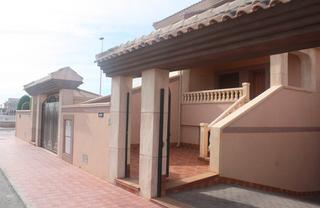 Xalet a Los Balcones-Los Altos. Este exclusivo adosado de obra nueva ofrece una oportunidad ãnic