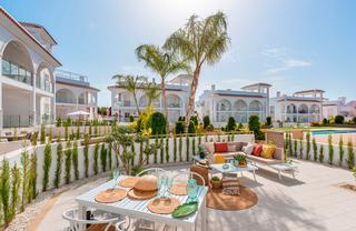 Rez-de-chaussée à Rojales. Costa blanca eiendom presenta estos elegantes y modernos chalets