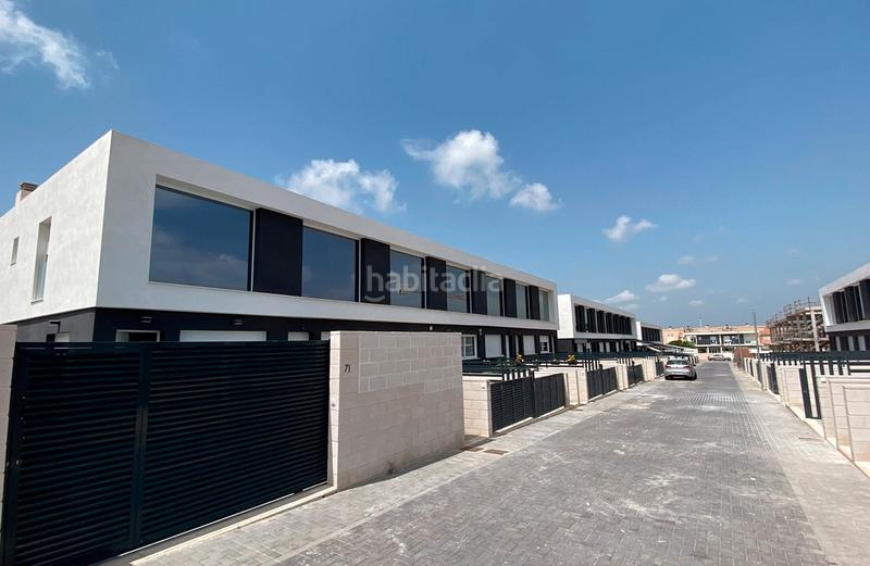Foto 6cde6c81-1d36-4e32-9a31-d2c420c13ab8. Casa adosada costa blanca eiendom presenta este exclusivo proyecto de viviendas modernas y lineales, ubicado en la prestigiosa zona de monte y en Santa Pola