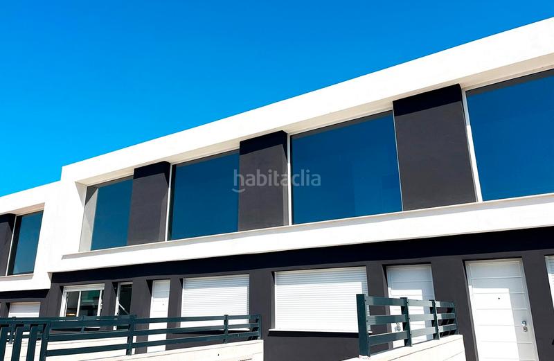 Foto 9ca77a5c-b121-475c-85d9-7cfe18a0465f. Casa adosada costa blanca eiendom presenta este exclusivo proyecto de viviendas modernas y lineales, ubicado en la prestigiosa zona de monte y en Santa Pola