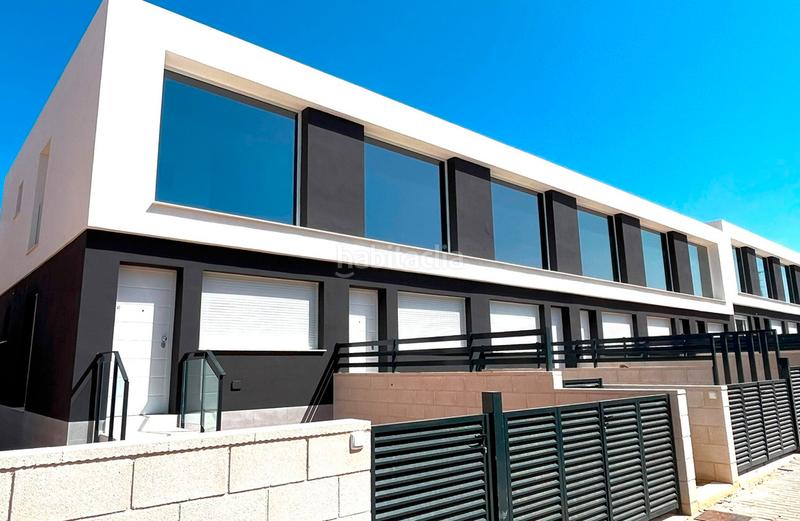 Foto e66408c0-ab17-44c8-9214-9a9ef9bff0cc. Casa adosada costa blanca eiendom presenta este exclusivo proyecto de viviendas modernas y lineales, ubicado en la prestigiosa zona de monte y en Santa Pola