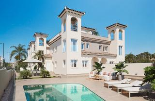 Casa adossada a Bigastro. Costa blanca eiendom presenta un exclusivo complejo residencial