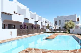 Appartement in Pilar de la Horadada Ciudad. Costa blanca eiendom presenta un exclusivo complejo residencial