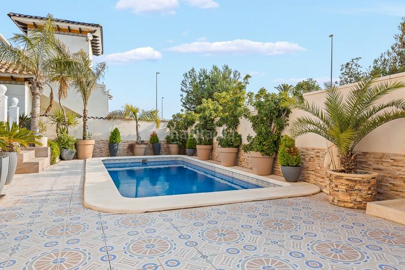 Foto b495b413-665d-4091-baaa-6f1bd45b77f8. Chalet with heating parking pool in La Zenia Orihuela