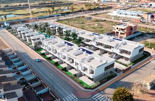 Ático en Las Lomas de Rame-Bahía Bella. Costa blanca eiendom presenta un exclusivo desarrollo residencia