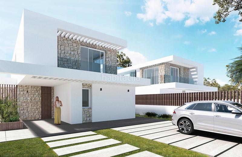 Foto 3346185b-bdd7-45a0-ae60-ee1b2f4a93aa. Chalet costa blanca eiendom presenta una oportunidad excepcional para adquirir dos exclusivas villas en la prestigiosa zona de los balcon en Torrevieja