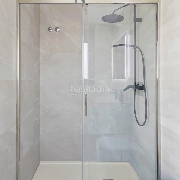 Foto 12ea5c2f-1ff0-4cae-b8d1-79baa0434c82. Apartamento sumãrjase en el lujo contemporãneo con este nuevo apartamento de 2 dormitorios y 2 baãos, nunca antes habitado y esperando a sus p en Torrevieja