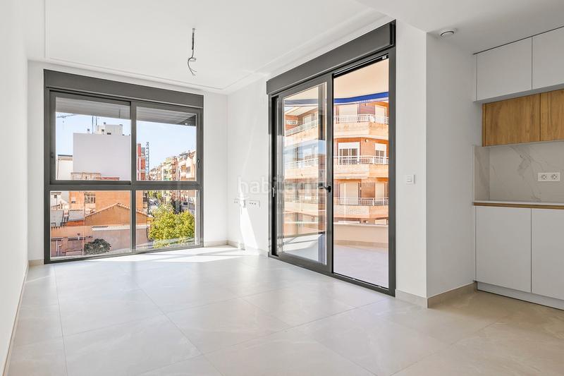 Foto 6aad2362-8a35-4399-865f-d8b2faf0cc17. Apartamento sumãrjase en el lujo contemporãneo con este nuevo apartamento de 2 dormitorios y 2 baãos, nunca antes habitado y esperando a sus p en Torrevieja