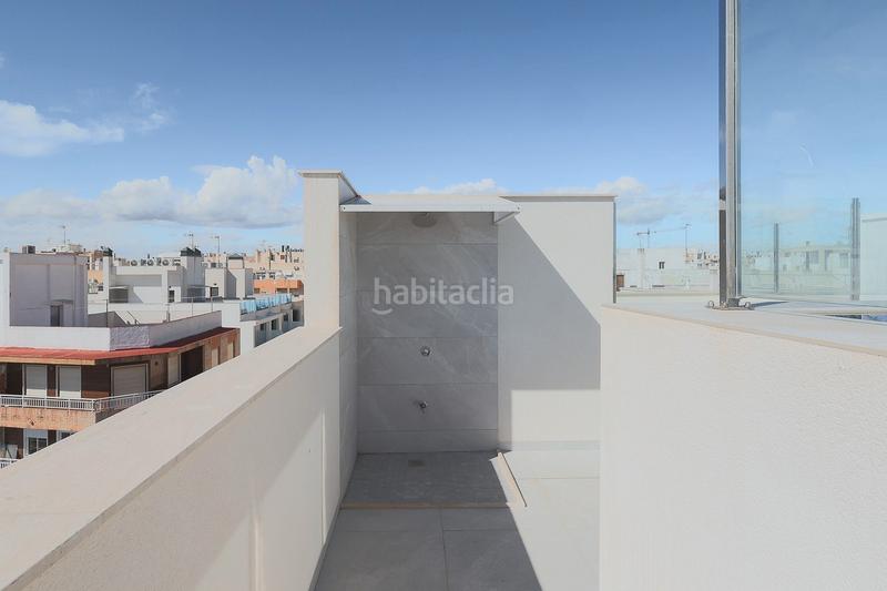 Foto b06ff0f3-1410-4a3b-879a-8ec17a0fe710. Apartamento sumãrjase en el lujo contemporãneo con este nuevo apartamento de 2 dormitorios y 2 baãos, nunca antes habitado y esperando a sus p en Torrevieja