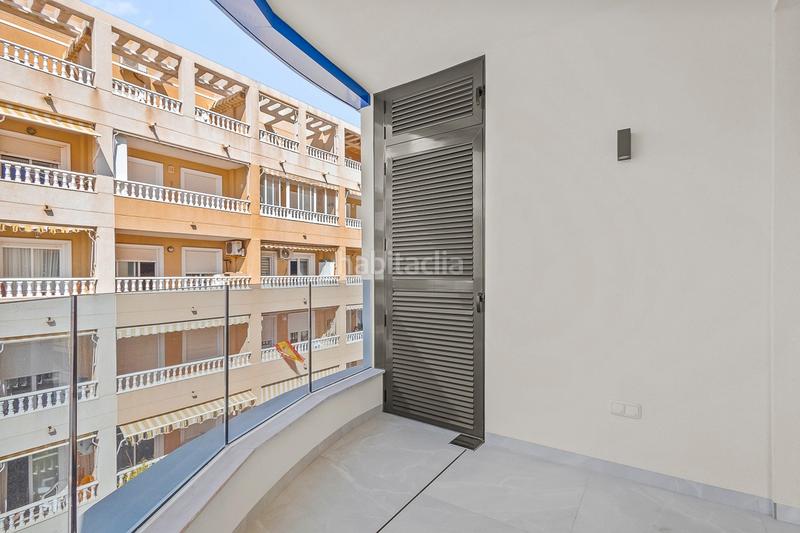 Foto dcbd634e-fd52-4cc5-8eb5-0b8b8b352ee9. Apartamento sumãrjase en el lujo contemporãneo con este nuevo apartamento de 2 dormitorios y 2 baãos, nunca antes habitado y esperando a sus p en Torrevieja