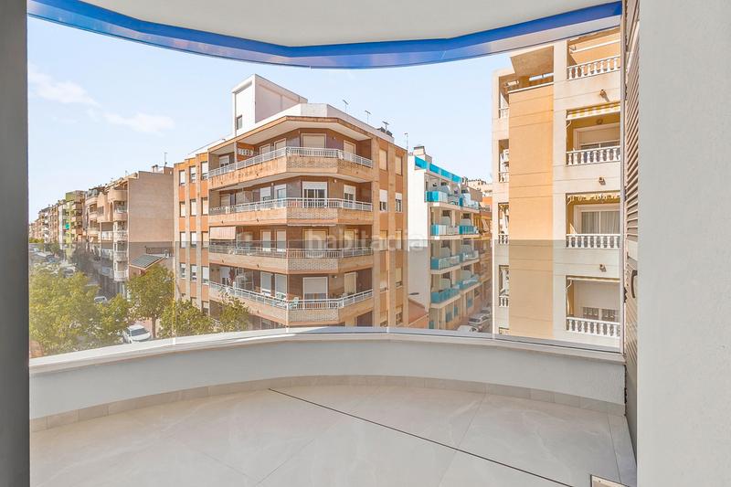 Foto e6c62e9a-7437-40aa-b362-662d67137523. Apartamento sumãrjase en el lujo contemporãneo con este nuevo apartamento de 2 dormitorios y 2 baãos, nunca antes habitado y esperando a sus p en Torrevieja