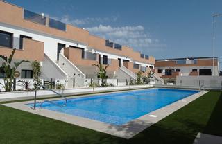 Apartament a Pilar de la Horadada Ciudad. Costa blanca eiendom presenta un exclusivo complejo residencial
