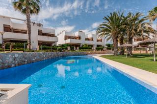 Rez-de-chaussée à La Zenia. Costa blanca eiendom presenta este atractivo apartamento en plan