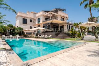 Maison à La Zenia. Viva la experiencia del refinado estilo de vida mediterrãneo en