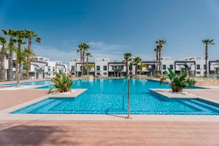 Attique à La Zenia. 2 dormitorios  2 baãos  solãrium  piscina comunitaria  aparcamie